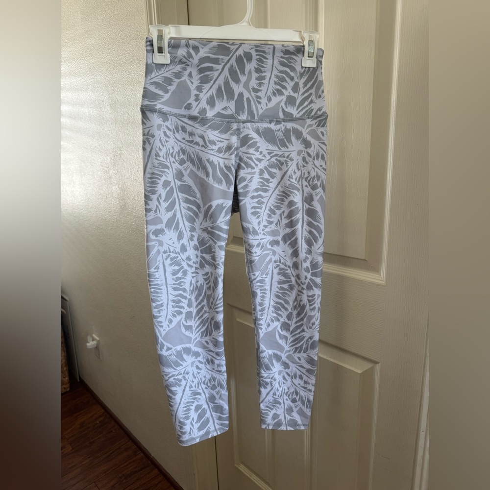 Alo Yoga high waist airbrush capri in palm springs print size small
